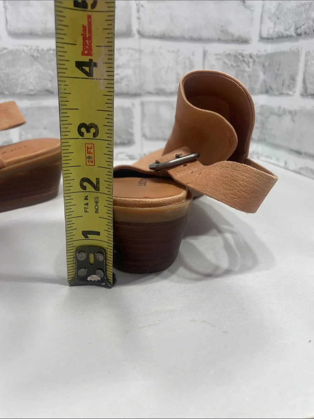 Lucky Brand Leather Tan Cutout Ankle Booties with Buckle preowned. Size 6.5